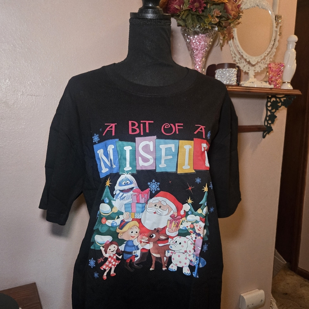 Women's Tee, NWOT 'A Bit of a Misfit' Festive & Funny